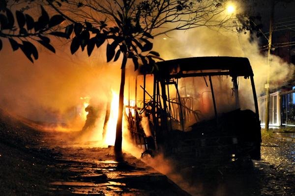 Inc&ecirc;ndios aos coletivos desestabilizaram transporte na zona Sul da Capital