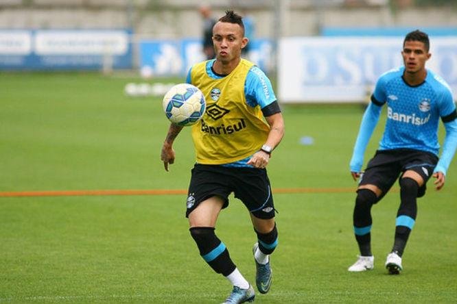Everton comemora crescimento t&aacute;tico em 2015