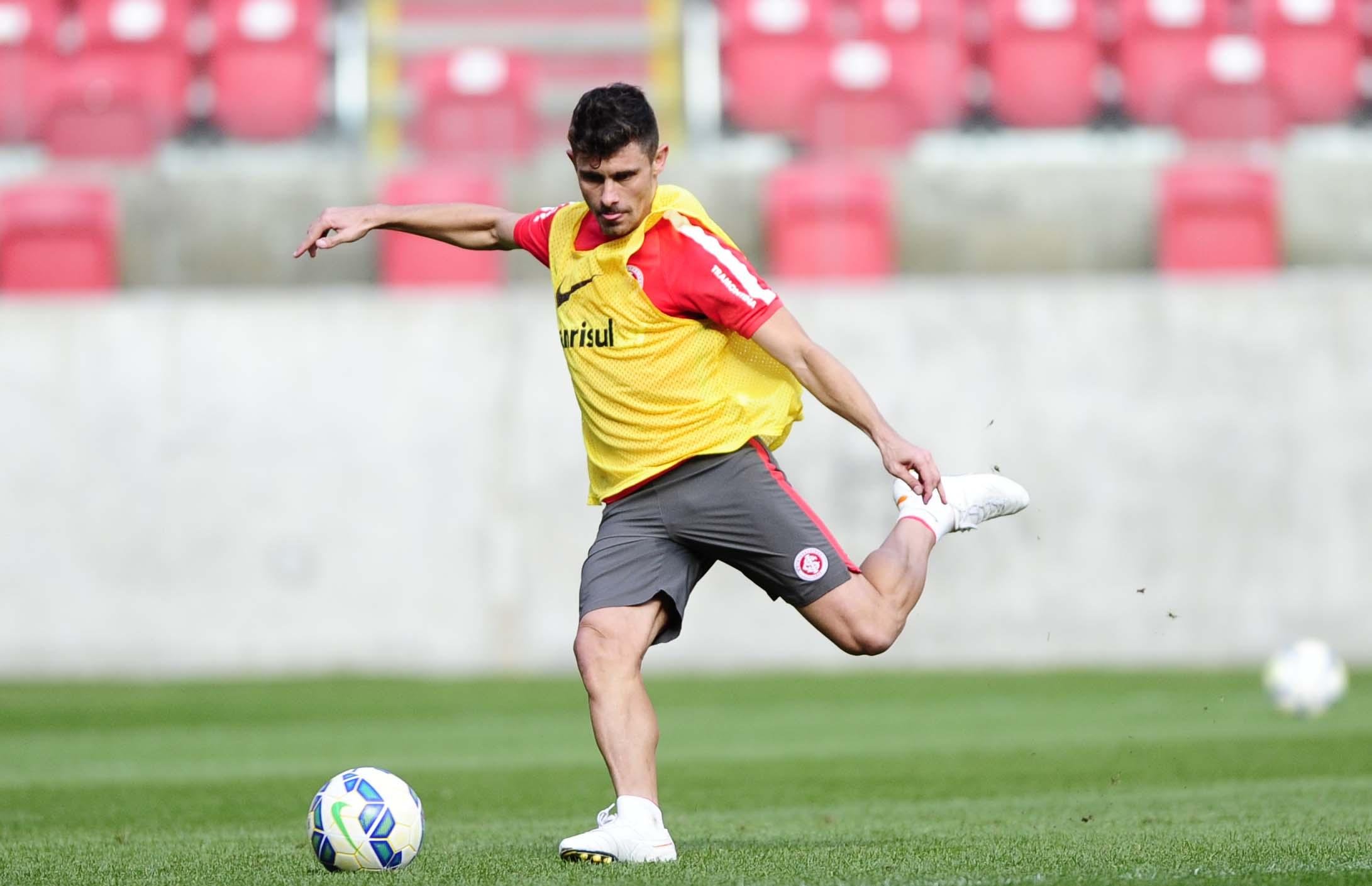 Meia ser&aacute; substituto de D&acute;Alessandro no Inter contra o Cruzeiro