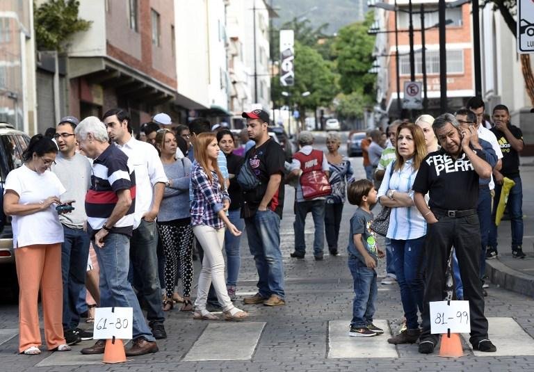 Filas para votar come&ccedil;aram antes da abertura das urnas