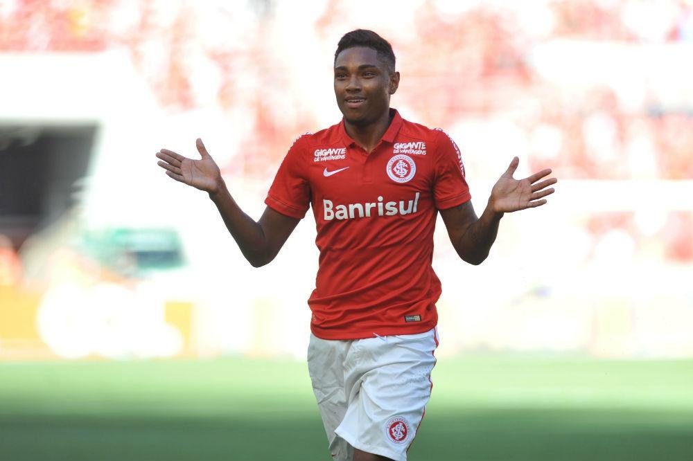 Vitinho marcou os dois gols da partida, mas a classifica&ccedil;&atilde;o n&atilde;o veio