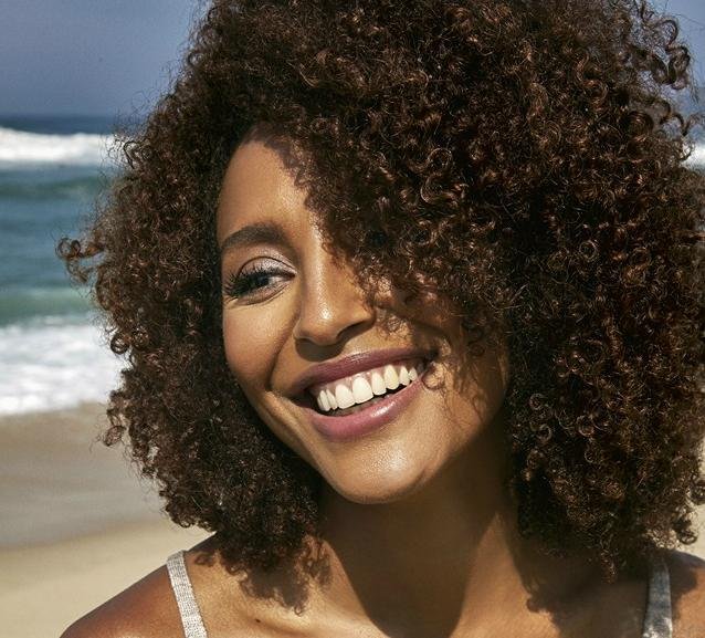 Sheron Menezzes sofre ataques racistas nas redes sociais