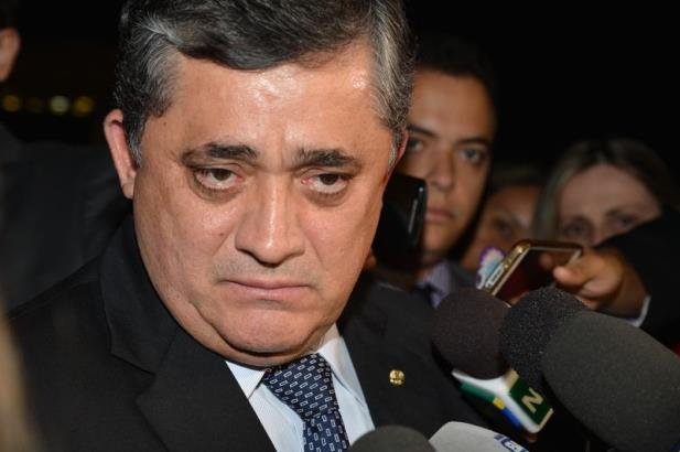L&iacute;der do governo na C&acirc;mara diz que Planalto conseguir&aacute; barrar impeachment