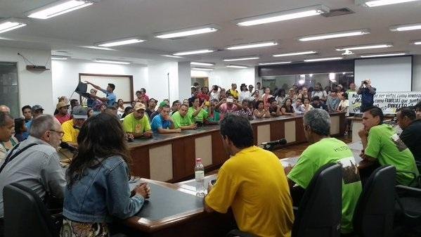 Moradores de terreno na zona Norte de Porto Alegre querem evitar reintegra&ccedil;&atilde;o de posse