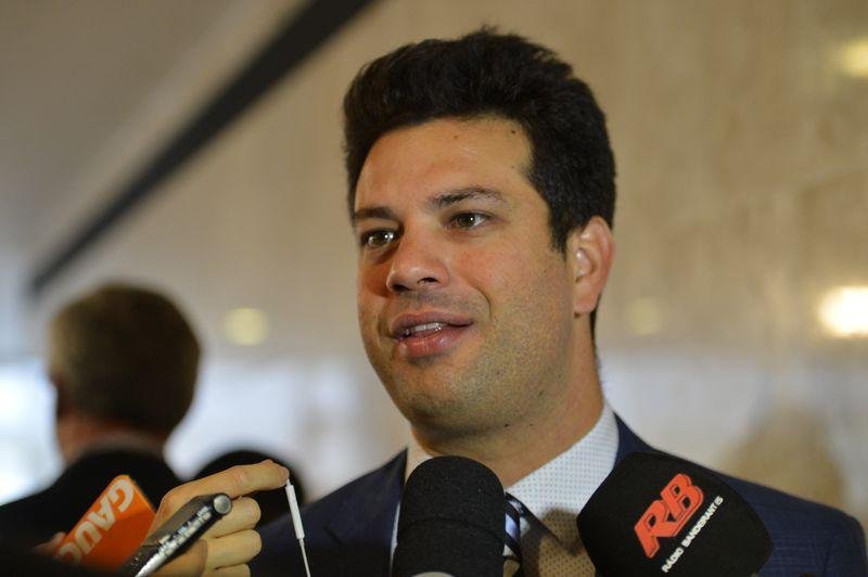 Deputado garantiu ter escolhido "nomes que n&atilde;o se declararam contra ou a favor do processo"