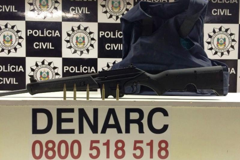Denarc apreende fuzil norte-americano em opera&ccedil;&atilde;o no bairro Rubem Berta
