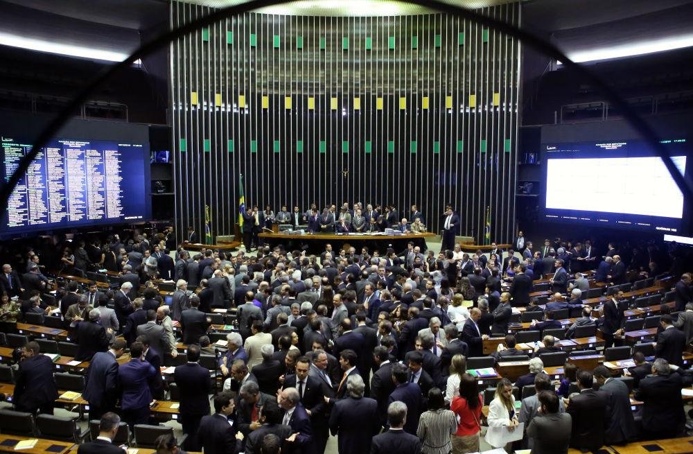 Deputados comemoraram a decis&atilde;o do ministro de suspender a instala&ccedil;&atilde;o da comiss&atilde;o
