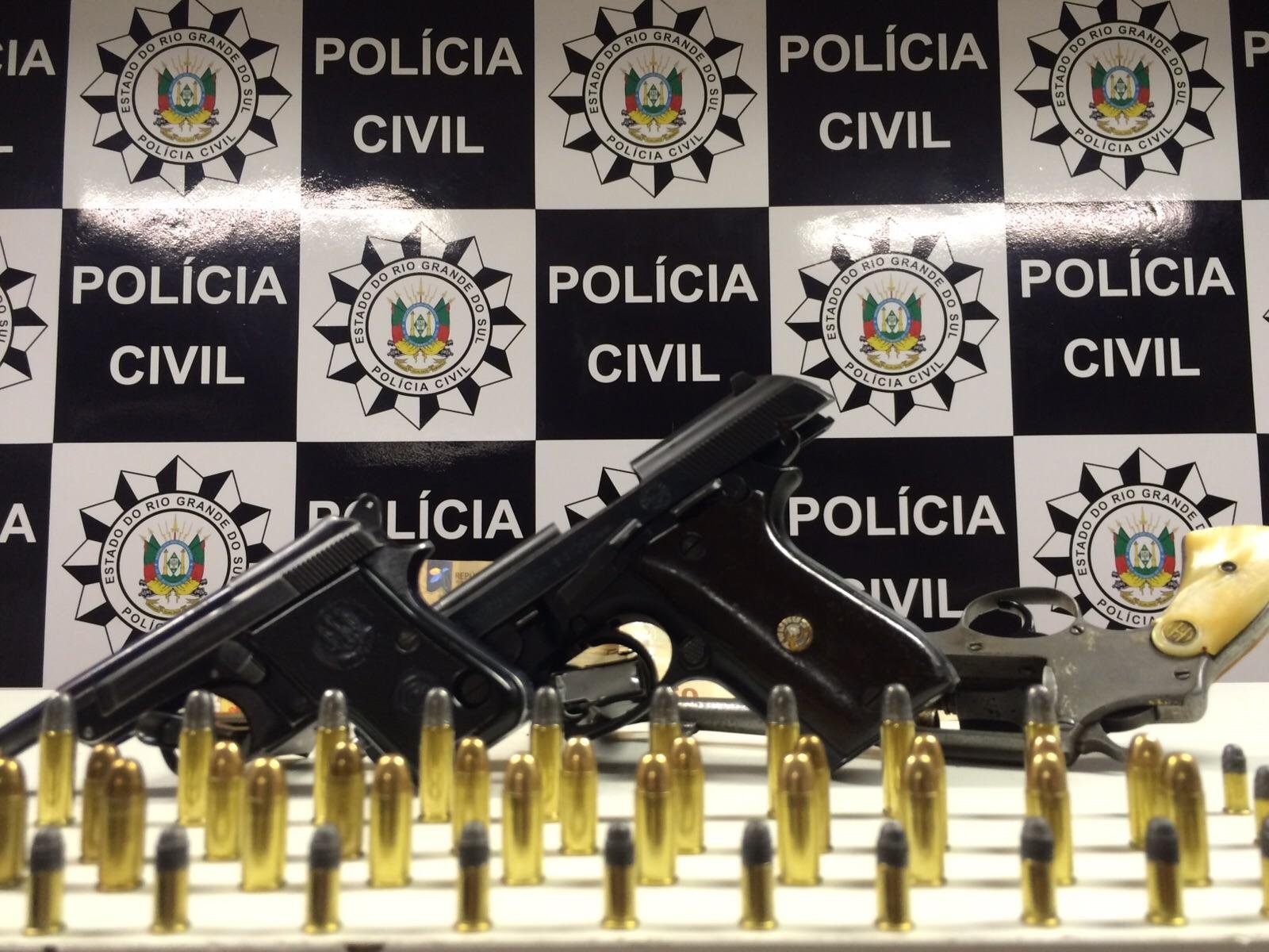 Homem que vendia armamento para traficantes de Porto Alegre foi preso