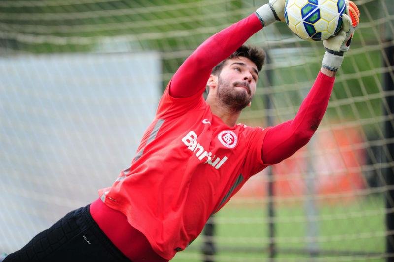 Alisson busca valoriza&ccedil;&atilde;o salarial no Inter 