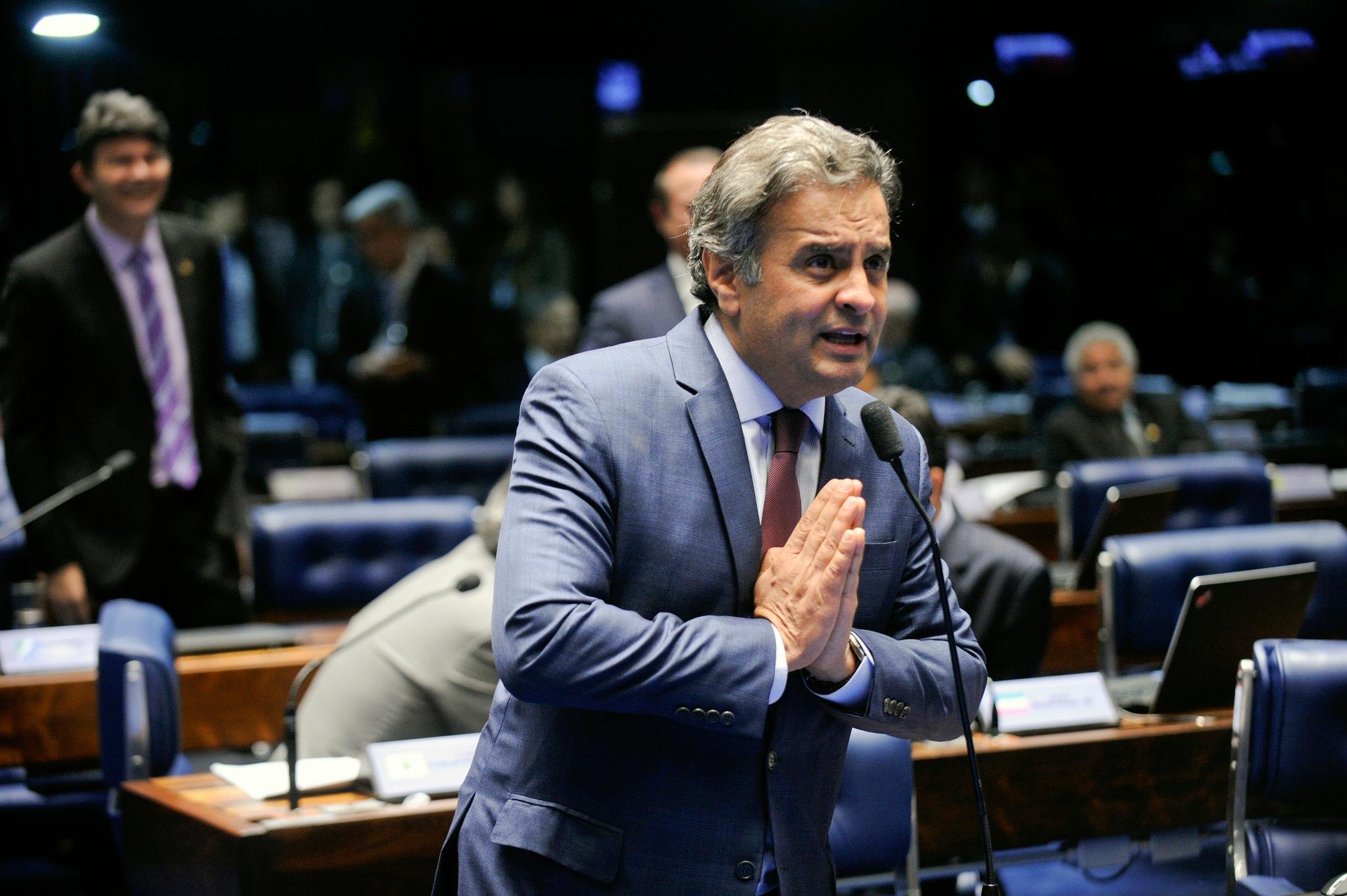 Derrota do governo na comiss&atilde;o foi "acachapante", diz A&eacute;cio Neves