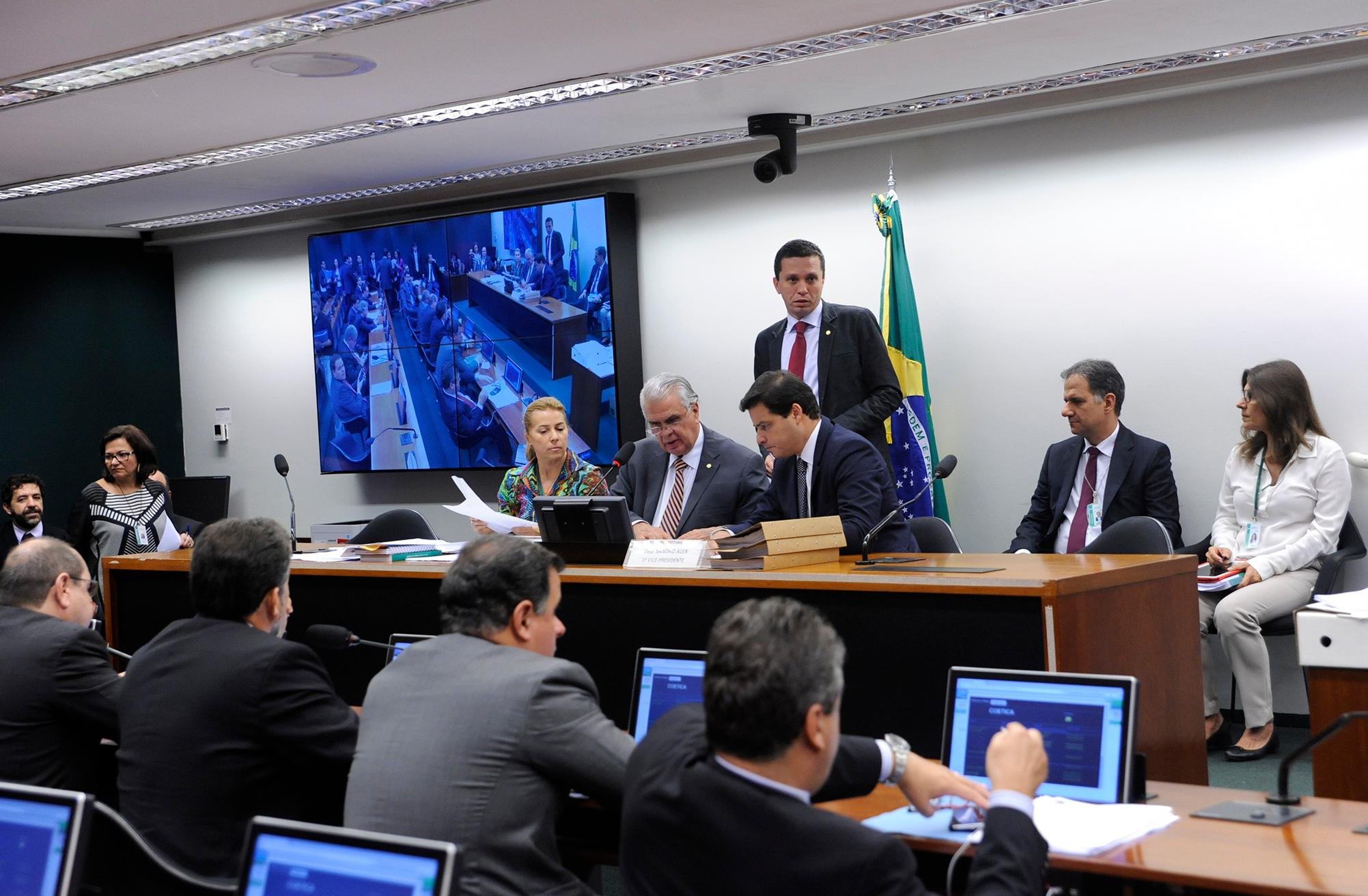 Conselho de &Eacute;tica mant&eacute;m vota&ccedil;&atilde;o do parecer contra Eduardo Cunha