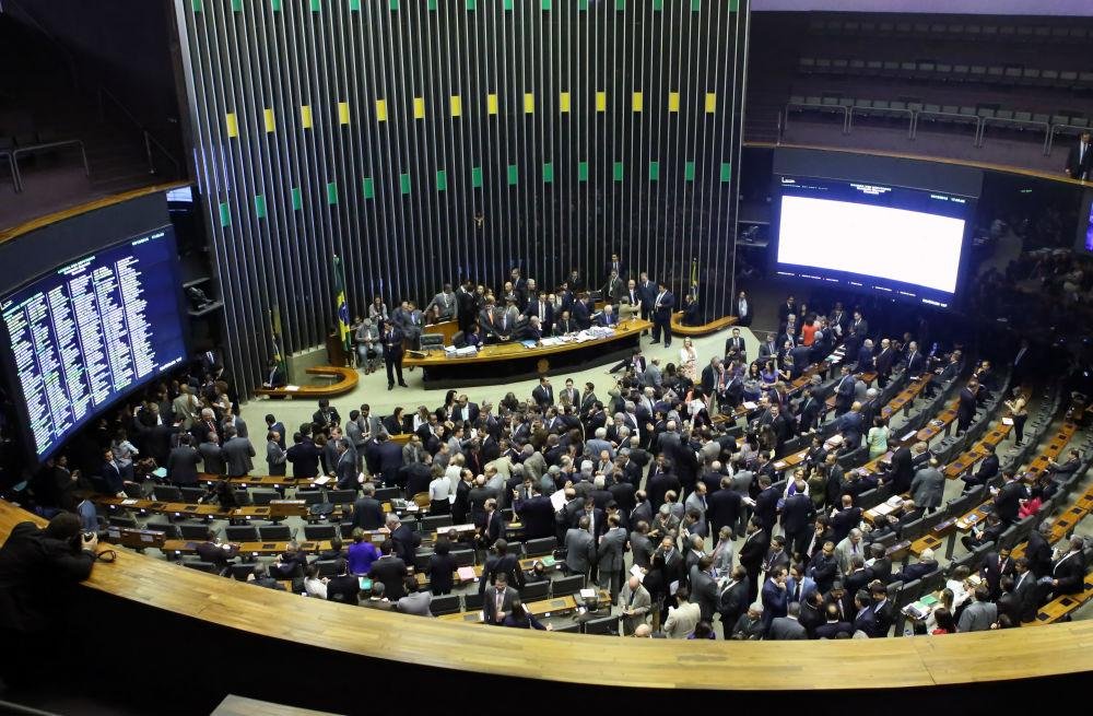 Texto prev&ecirc; que a mudan&ccedil;a, sem perda de mandato, ser&aacute; poss&iacute;vel apenas nos primeiros 30 dias