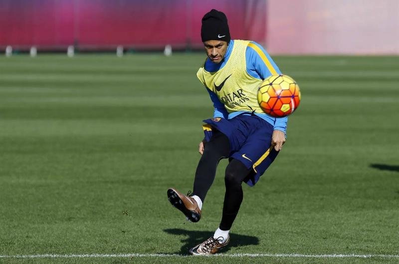 Atacante se lesionou durante treinamento
