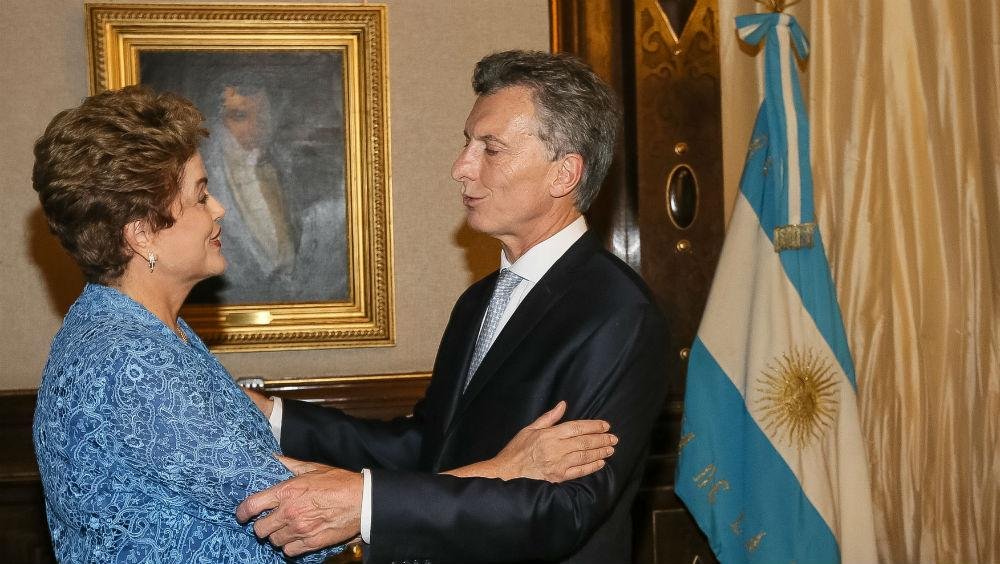 Dilma cumprimentou Macri em Buenos Aires nesta quinta-feira