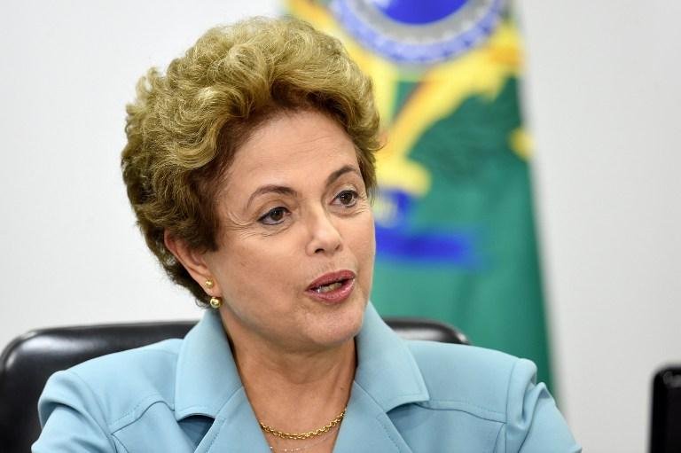 Dilma exonera aliado de Cunha da Caixa e deputado ironiza