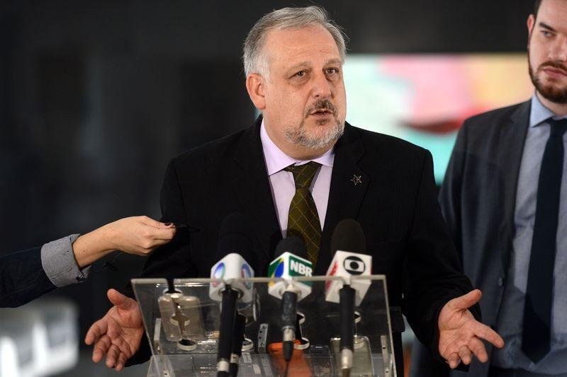 Berzoini nega que PMDB esteja saindo do governo