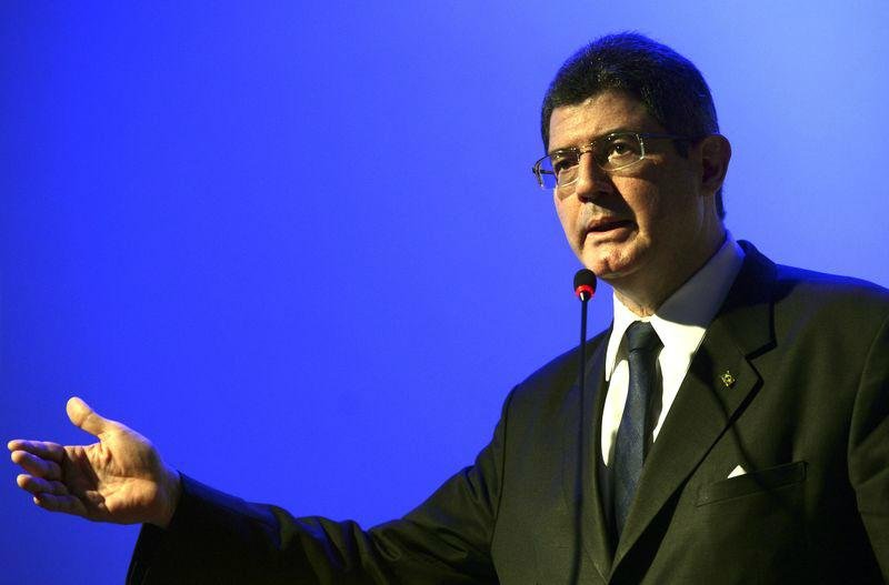 Levy nega conversa sobre mudan&ccedil;a da meta fiscal com Dilma nesta sexta-feira
