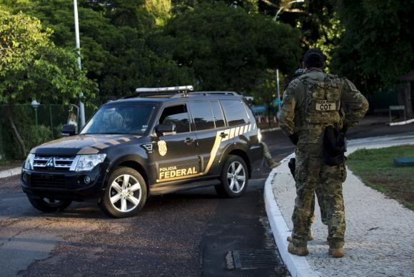 Pol&iacute;cia Federal faz opera&ccedil;&atilde;o na casa de Eduardo Cunha 