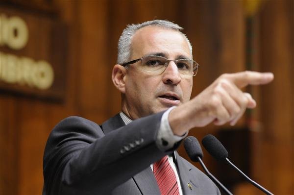 Jorge Pozzobom afirmou que momento n&atilde;o &eacute; para pensar em flexibiliza&ccedil;&atilde;o