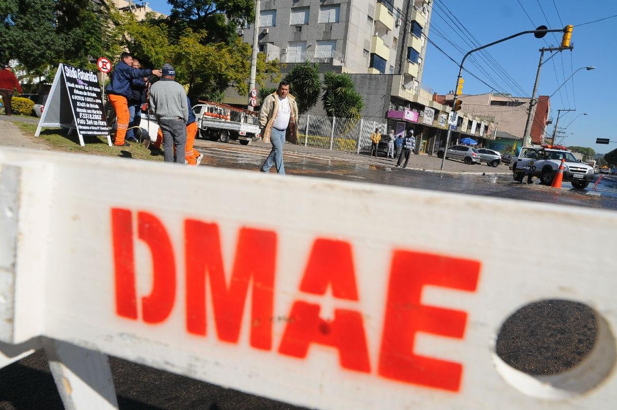 Falta d&acute;&aacute;gua atinge 39 localidades de Porto Alegre