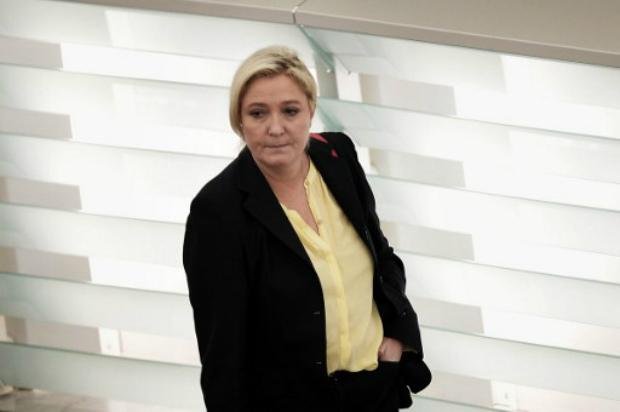 Marine Le Pen retira de conta do Twitter foto de americano decapitado