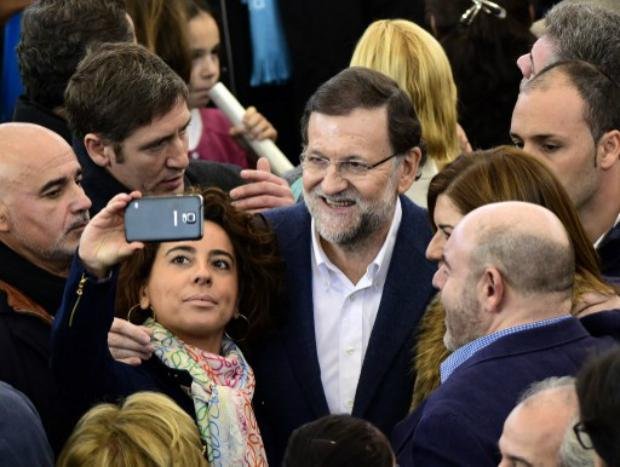 Primeiro-ministro espanhol &eacute; agredido com soco durante campanha