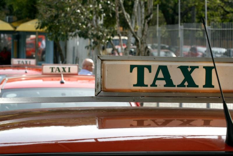 Usu&aacute;rios de t&aacute;xi podem avaliar motoristas pela intenet