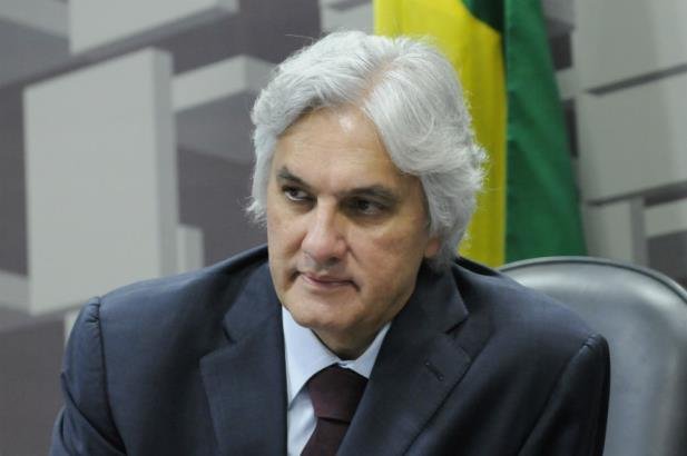 Delc&iacute;dio seguir&aacute; preso