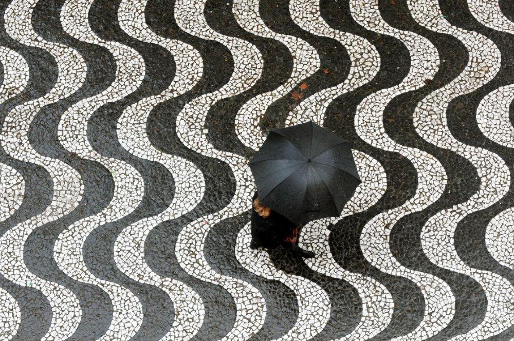 Tempo segue quente e abafado, com m&aacute;ximas acima dos 30&deg;C em alguns pontos