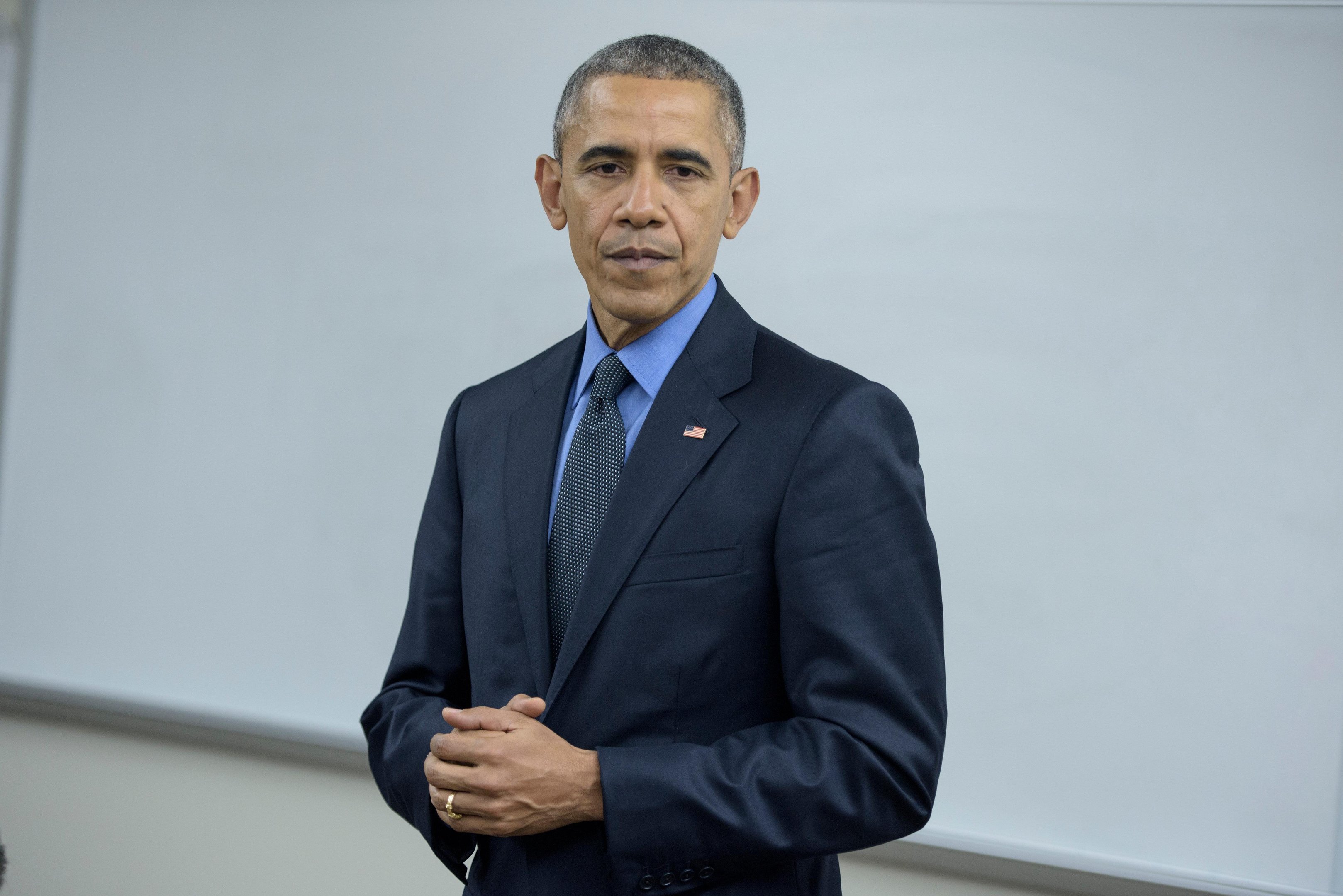 Obama se re&uacute;ne com fam&iacute;lias de v&iacute;timas de San Bernardino