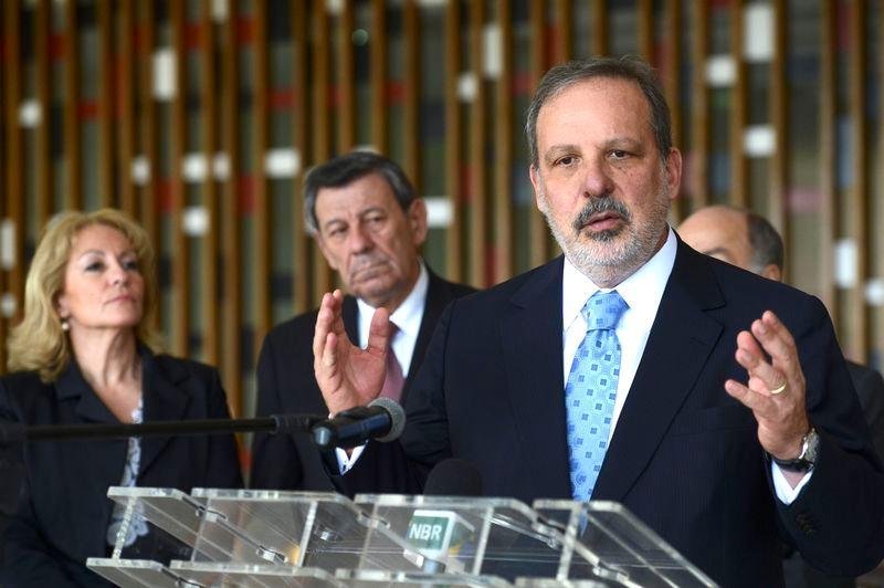 Ministro Armando Monteiro elogiou a desvaloriza&ccedil;&atilde;o do peso feita pelo governo do presidente argentino, Mauricio Macri