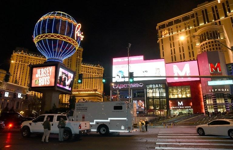 Carro avan&ccedil;a contra multid&atilde;o e deixa um morto em Las Vegas