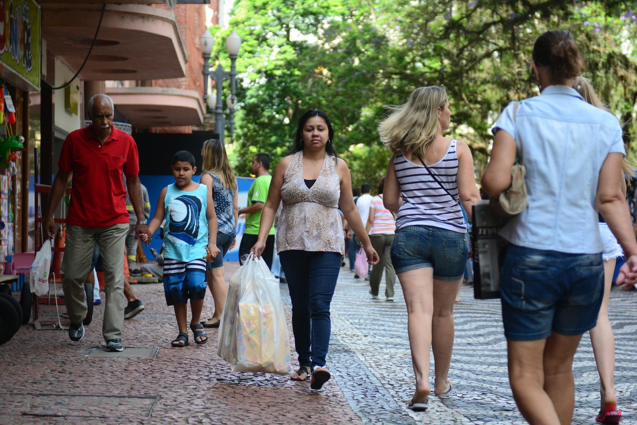 Clientes est&atilde;o pesquisando mais antes de comprarem os presentes