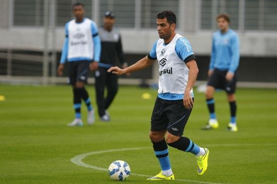 Gr&ecirc;mio encaminhou nova proposta ao S&atilde;o Paulo por Maicon