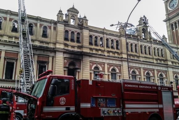 Pr&eacute;dio do Museu da L&iacute;ngua Portuguesa ficou destru&iacute;do