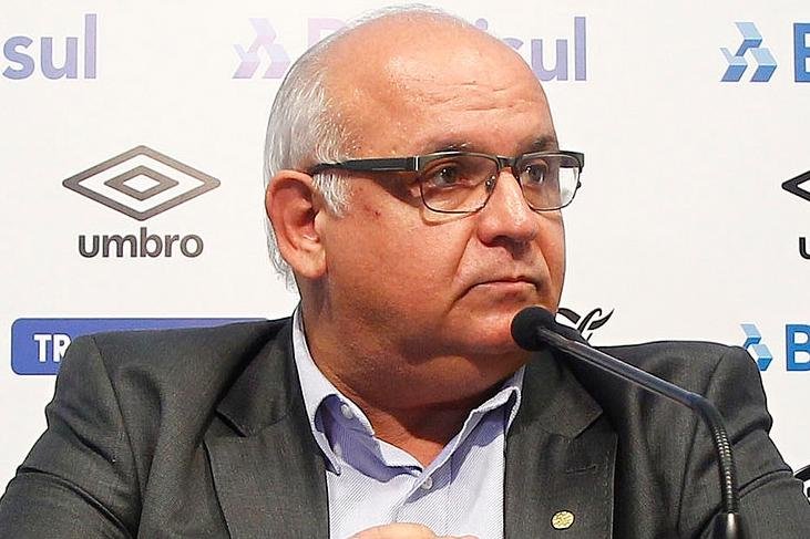Presidente do Gr&ecirc;mio garante que prefere "enfrentar dificuldades logo de cara"