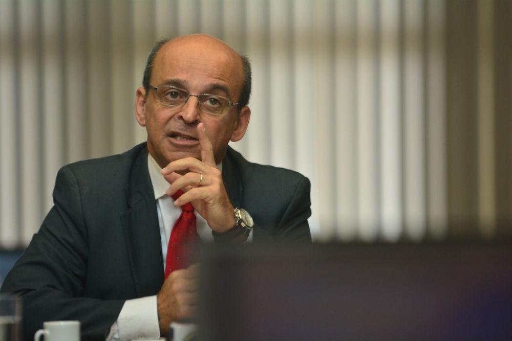 Desembargador Jos&eacute; Aquino Fl&ocirc;res divulgou nota criticando Executivo