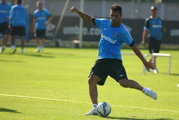 Expectativa &eacute; anunciar a compra do volante Maicon at&eacute; a quarta-feira
