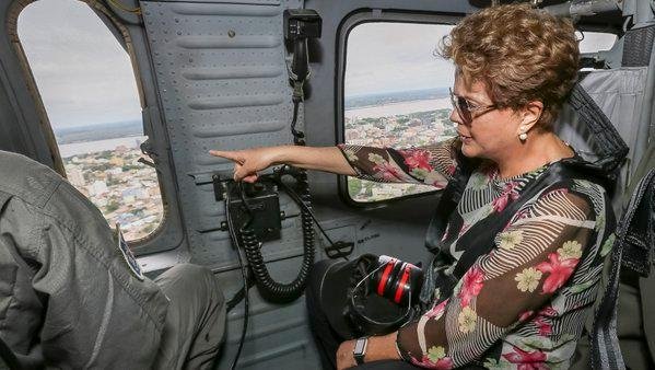 Dilma observa regi&otilde;es alagadas no Rio Grande do Sul 