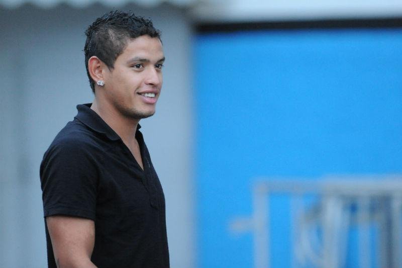 Gr&ecirc;mio tem dificuldades para fechar com Carlos Eduardo apesar de redu&ccedil;&atilde;o salarial