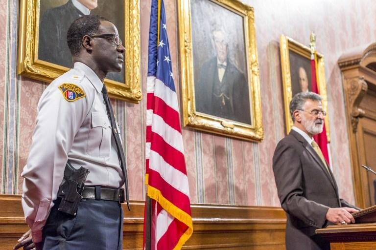 Justi&ccedil;a americana decide n&atilde;o indiciar policial que matou menino negro