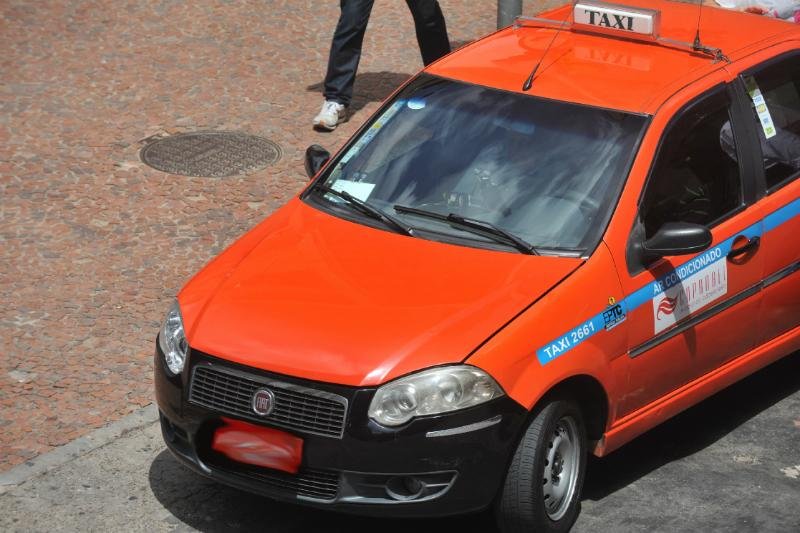 Tarifas de t&aacute;xi sobem a partir de 5 de janeiro na Capital