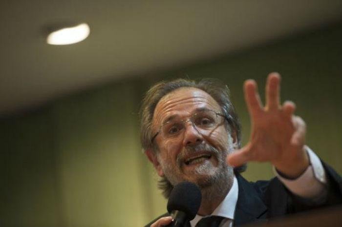 Rossetto diz que reajuste no sal&aacute;rio m&iacute;nimo assegura melhora de renda 