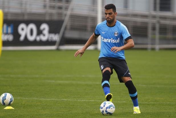 Gr&ecirc;mio est&aacute; pr&oacute;ximo de oficializar compra de Maicon