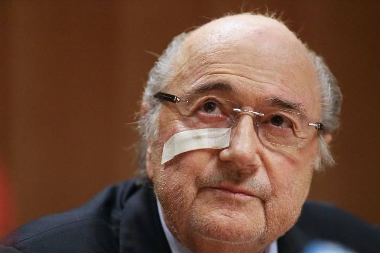 Joseph Blatter afirma que s&oacute; quer defender sua honra