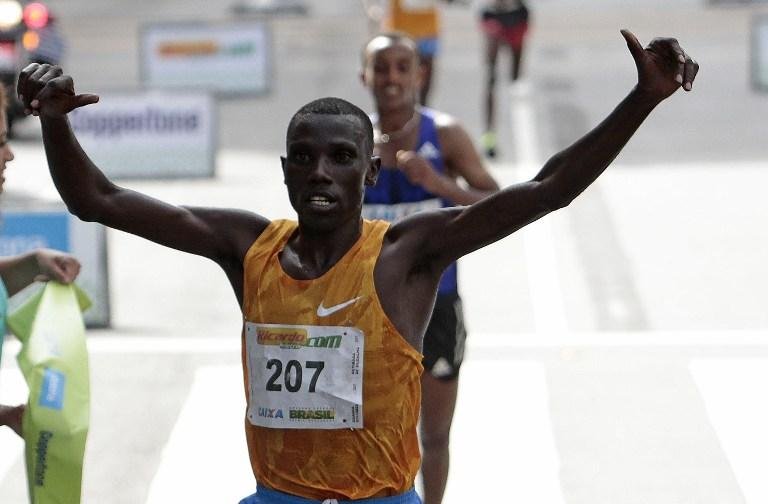 Queniano Stanley Biwott tamb&eacute;m ganhou a edi&ccedil;&atilde;o de 2015 da Maratona de Nova Iorque