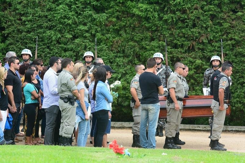 Justi&ccedil;a decreta pris&atilde;o tempor&aacute;ria de jovem suspeito da morte de PM