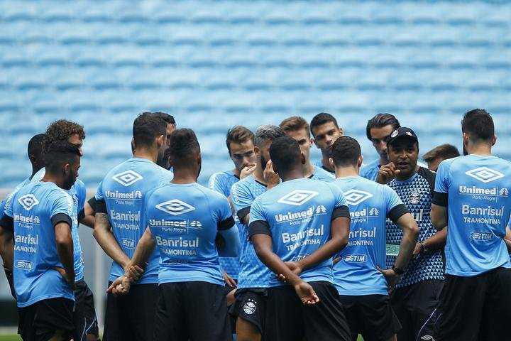 Clube pretende anunciar pelo menos dois nomes at&eacute; quarta-feira