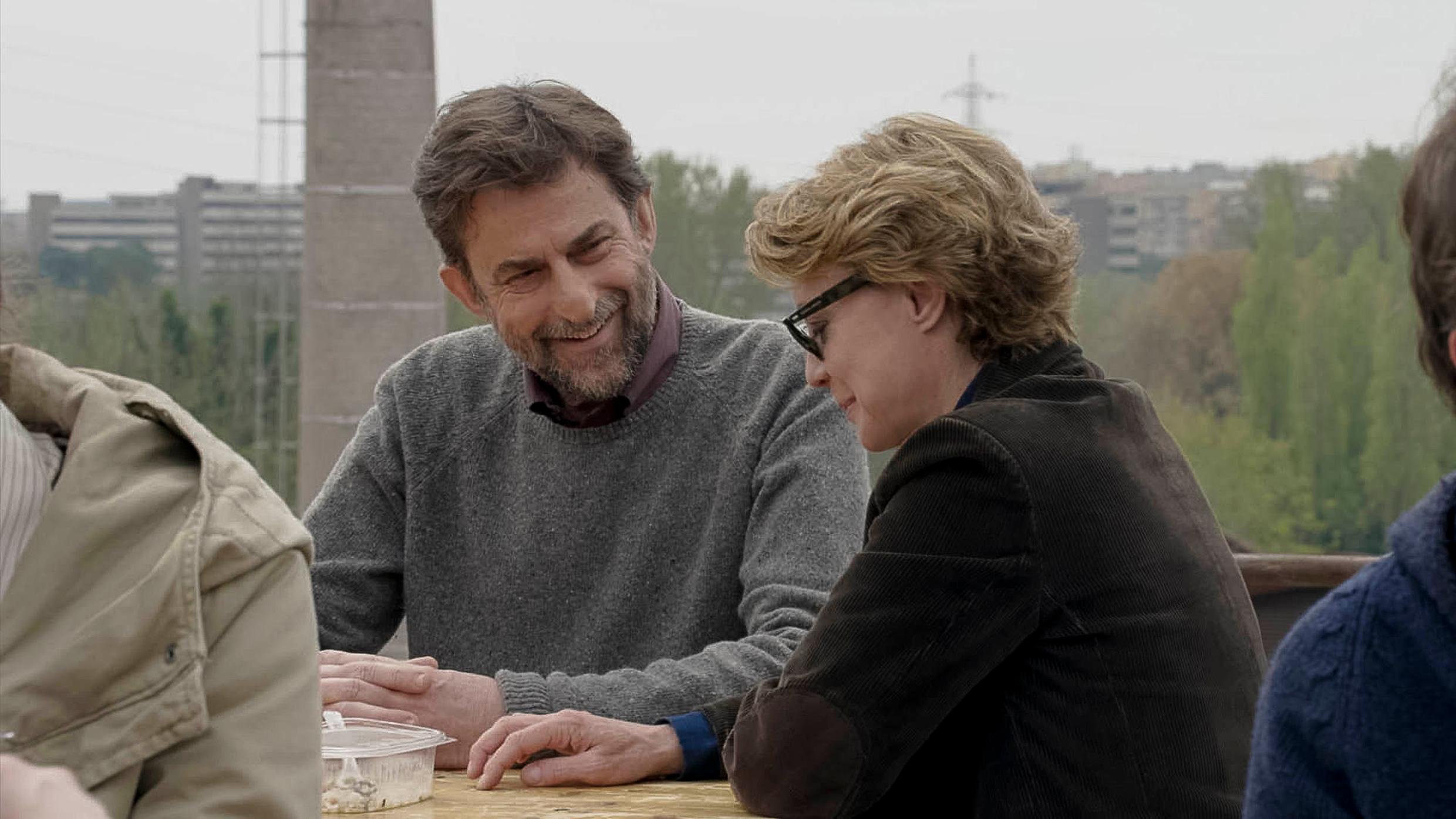 Cineasta italiano Nanni Moretti (E) dirige e atua no longa-metragem Mia Madre, em cartaz nos cinemas