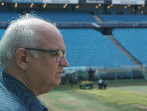 Bolzan mant&eacute;m cautela na busca por refor&ccedil;os pelo Gr&ecirc;mio